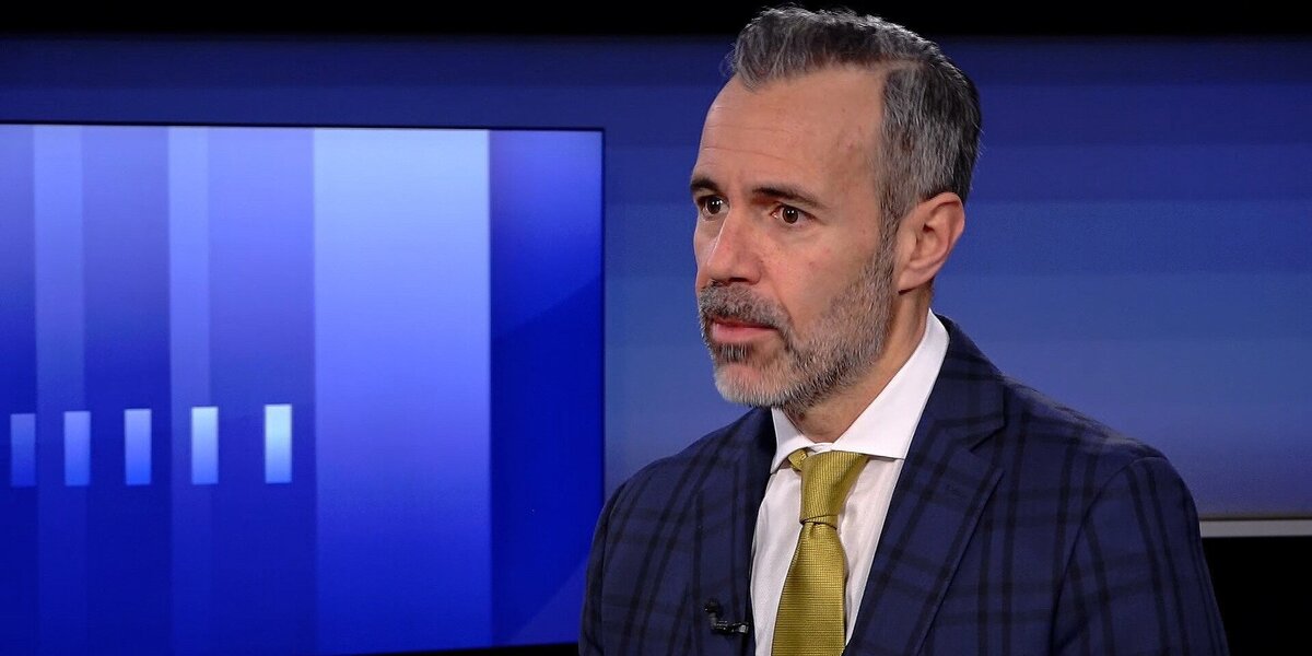 Rene Nicolodi spricht zum Wasserknappheit und zum Anlegen in Themenfonds